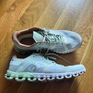 On Cloudflow running shoes